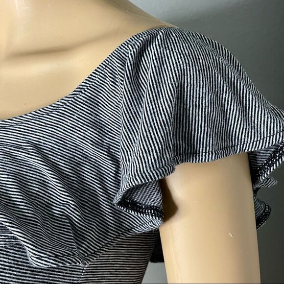 Guess Sandrine Off Shoulder Black and White Striped Ruffled Keyhole Blouse Sz S - Picture 6 of 13
